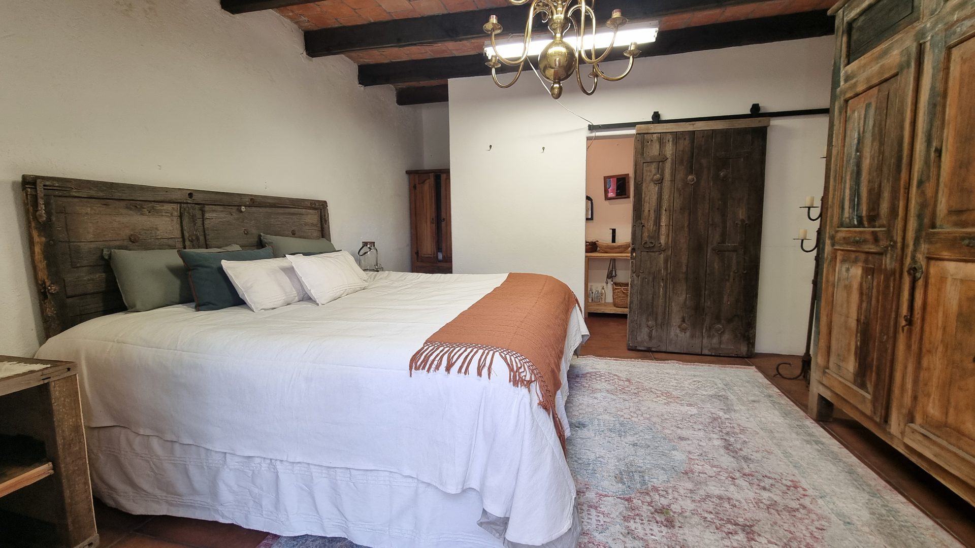 Habitación Candil con cama King en Santuario Mezquite, Hacienda Cerro Prieto