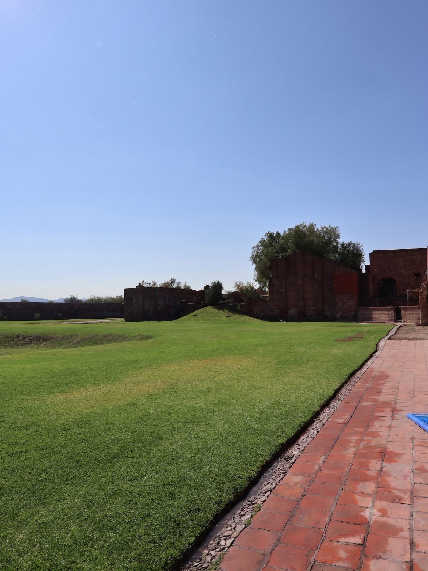 Jardín Lago con vista al casco histórico