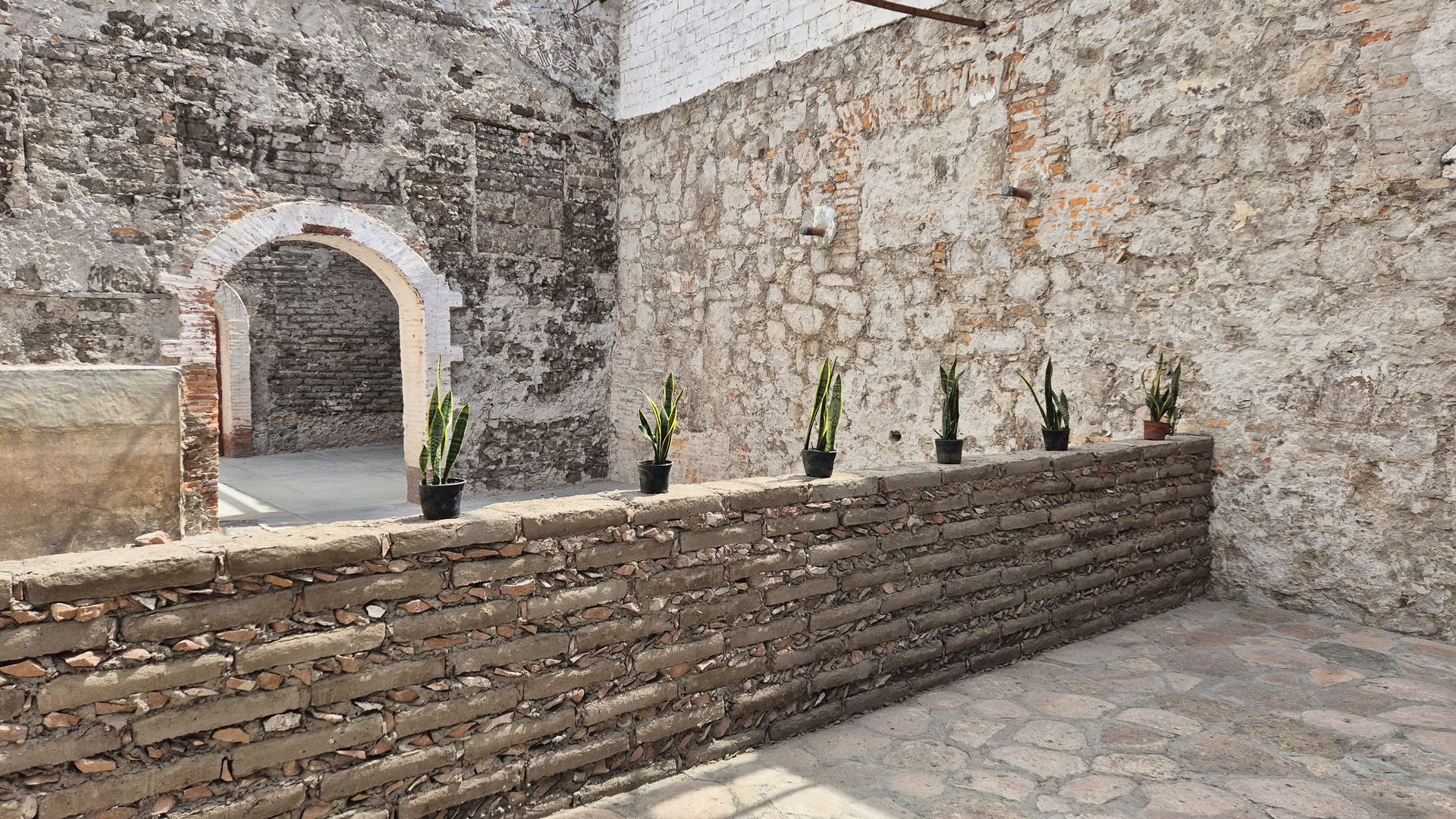 Salón Alquimia en los antiguos almacenes de mezcal de Hacienda Cerro Prieto